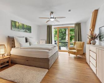 Apartment 'Brunnen' Quiet location / Lots of nature/ 120 qm / balcony and garden - Memmingen - Bedroom