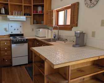 Los Alamos Den - Short Term Rental - Los Álamos - Cocina