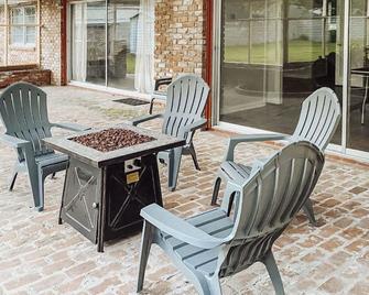 Spacious Lsu Lake Getaway! Walk To Tiger Stadium! - Baton Rouge - Patio