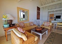 Castle Kiahuna Plantation & Beach Bungalows - Poipu - Living room