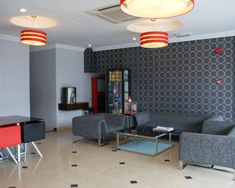 OYO 90249 Euro Hotel (Klang) - Klang - Sala de estar