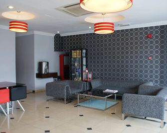 OYO 90249 Euro Hotel (Klang) - Klang - Sala de estar