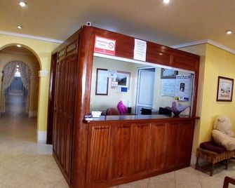 Hostal Pineda - Noja - Resepsjon
