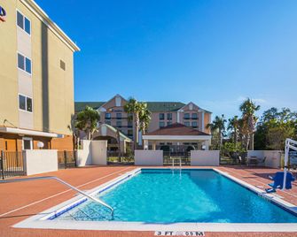 Candlewood Suites Pensacola - University Area By IHG - Pensacola - Pool