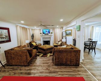 Charming 4-bedroom house with AC, WiFi in fabulous Dallas, Tx - Dallas - Sala