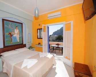 Orfeas Apartments - Kamari - Bedroom