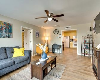 Cozy Georgia Abode with Patio and Grill, Near Golfing! - Warner Robins - Living room