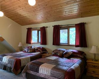 Helmcken Falls Lodge - Clearwater - Bedroom