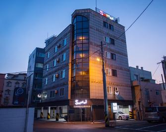 Gangneung S - Gangneung - Edificio