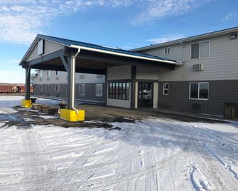 OYO Hotel Shelby Mt Hwy 2 & I-15 - Shelby - Edificio