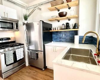 New cute & charming sleeps 6 in South Van - Vancouver - Cuisine
