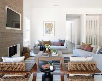 Syrah by AvantStay Hilltop Haven in Sonoma Private Pool Patio - Sonoma - Living room