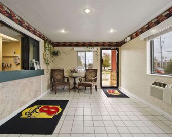 Super 8 by Wyndham Richmond Airport VA - ריצ'מונד - דלפק קבלה