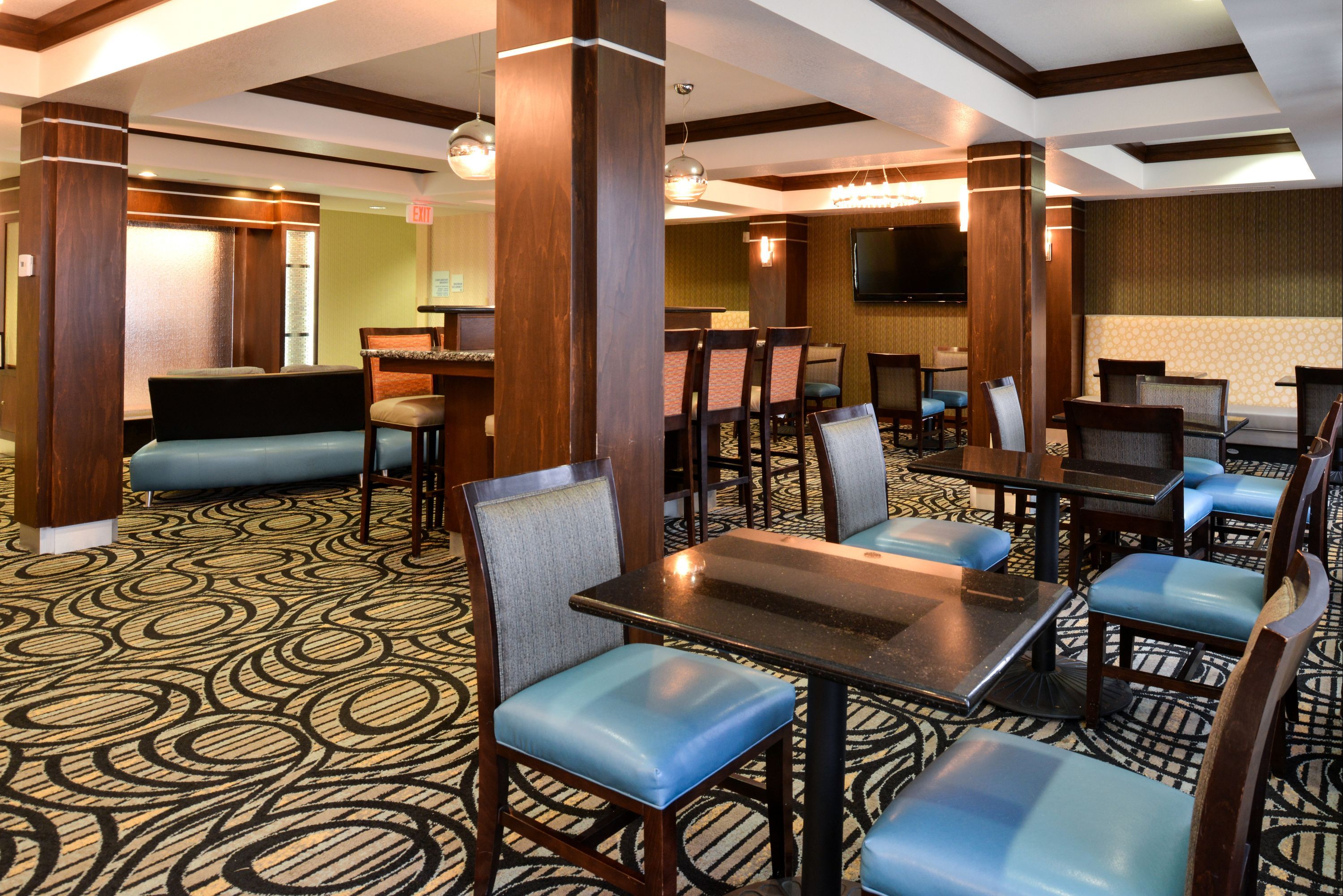 Holiday Inn Express & Suites Greenfield By IHG
