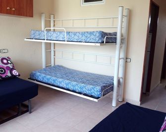 Rental studio in La Pineda (Salou) at 50 m beach for up to 6 people - Vila-seca - Habitación