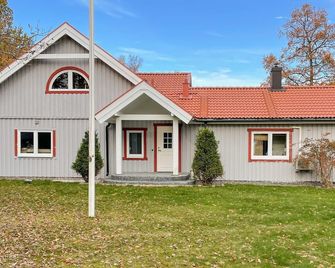 3 Bedroom Lovely Home in Stora Melloesa - Örebro - Bygning