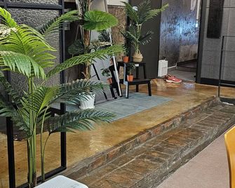 Travel Light Hostel - Busán - Lobby