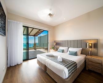 Whitsunday Reflections - Airlie Beach - Bedroom