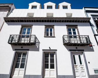 Ilha Hostel & Suites - פונטה דלגאדה - בניין