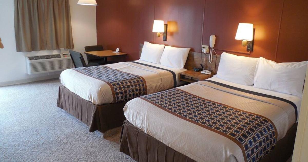 Hotels in High Hill, MO