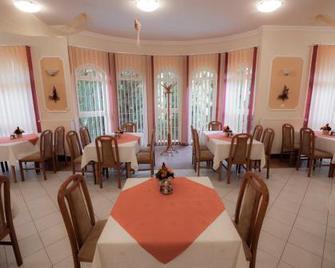 Boglárka Panzió - Étterem - Mezőkövesd - Restaurante