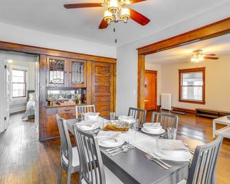 Cozy Minneapolis Apartment, 1 Mi to Downtown! - Minneapolis - Essbereich