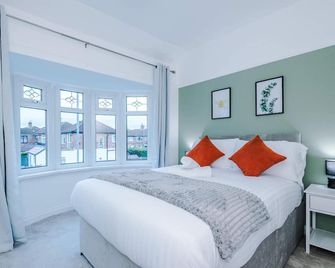 NEW! 4-Bed Home in Manchester by 53 Degrees Property, Ideal for Business & Long Term Contractor Stays, Sleeps 10! - Manchester - Bedroom