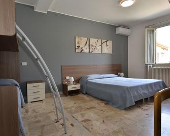 Albergo Della Torre - Cernobbio - Bedroom
