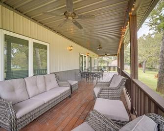 Cozy Checotah Retreat w/ Deck Near Eufaula Lake - Checotah - Patio