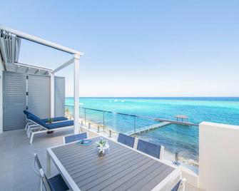 Rum Point Resort 408 - North Side - Balcon