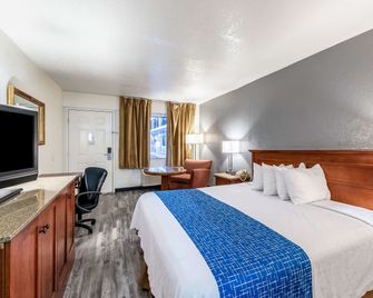 Econo Lodge Phoenix North I-17 - Phoenix - Bedroom