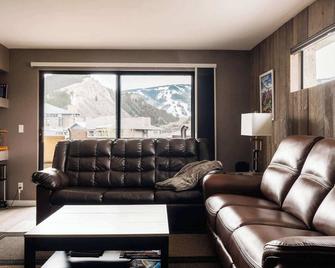 Choice Condo - Walk to Gondola - Sleeps 7! - Avon