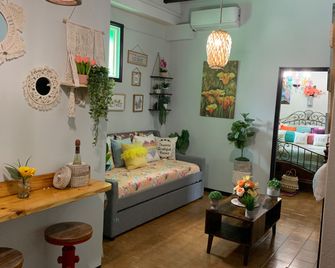The Garden Apartment, The Willow Apartment, & The Tropical Apartment at Casa of Essence in Old San Juan - San Juan - Sala de estar