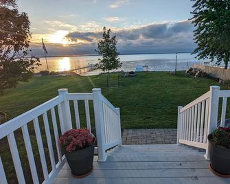 Perfect Waterfront Retreat Destination on Lake Winnebago - Oshkosh - Балкон