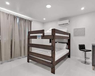 Charming 1 Bedroom Apartment - Homestead - Bedroom