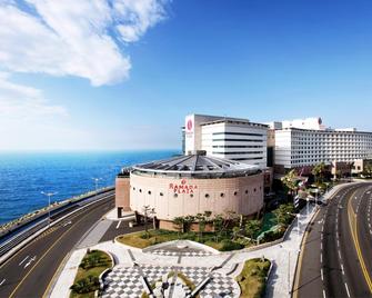 Ramada Plaza by Wyndham Jeju Ocean Front - Ciudad de Jeju - Vista del exterior