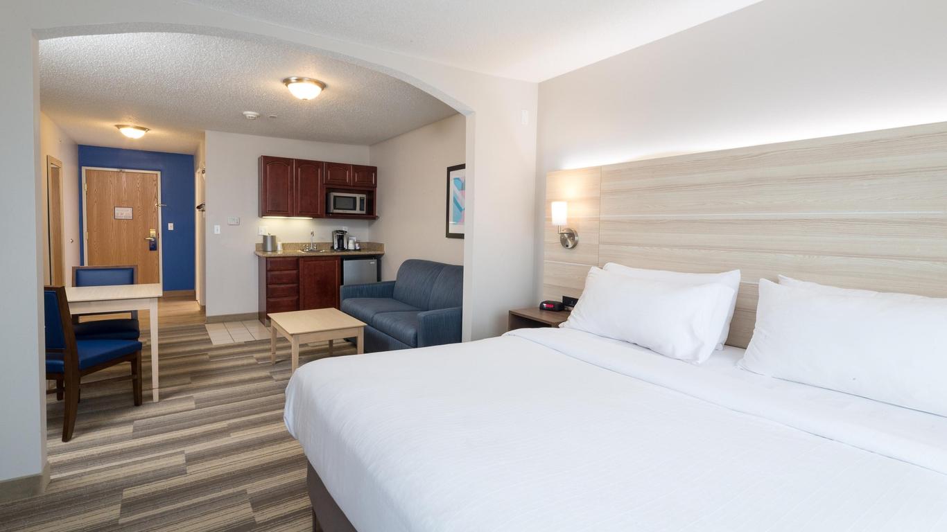 Holiday Inn Express Hotel & Suites Detroit-Utica