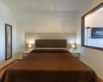 Hotel Doña Luisa - San Luis de Sabinillas - Habitación