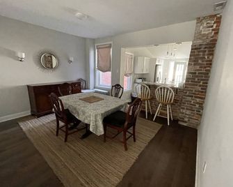 Newly renovated/Fantastic location - Conshohocken - Dining room