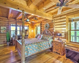 Calhoun Cabin w/ River View + Wraparound Deck - Calhoun - Bedroom