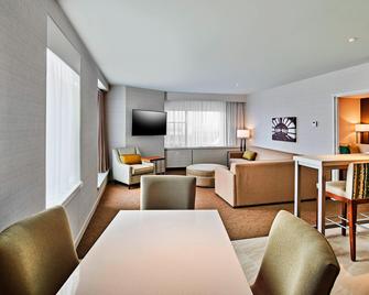 Delta Hotels by Marriott Dartmouth - Dartmouth - Schlafzimmer
