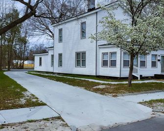 Clean, updated townhouse near ECU, Vidant & Uptown - Greenville - Gebäude