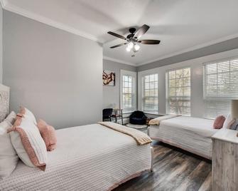Beautiful 1930s Mineral Wells Home, Near Downtown! - Mineral Wells - Slaapkamer