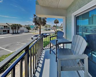 Sandpiper Condos by Distinctive Beach Rentals - Jacksonville - Balcony