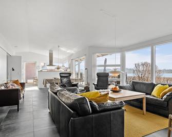 3 Bedroom Gorgeous Home In Hejls - Hejls - Living room