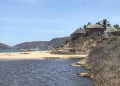 「本格的なメキシコの経験」をお探しの旅行者のための - El Tuito - ビーチ