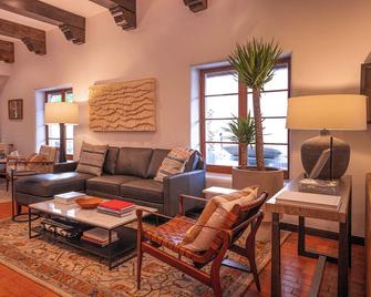 Piñon Court - Santa Fe - Living room