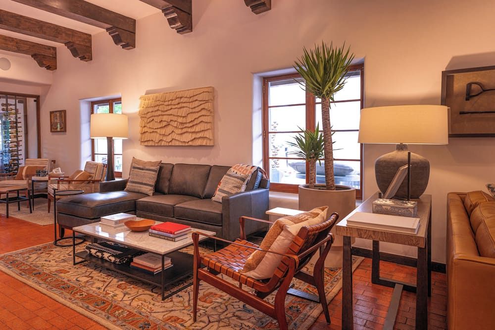 بينون كورت باي لا فوندا - سانتا في - غرفة معيشة