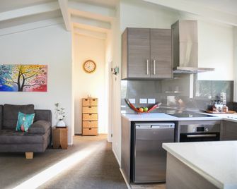 Auckland Clifftop - Titirangi - Cocina