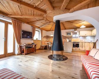 Cristina Hospitality - Ortisei - Olohuone